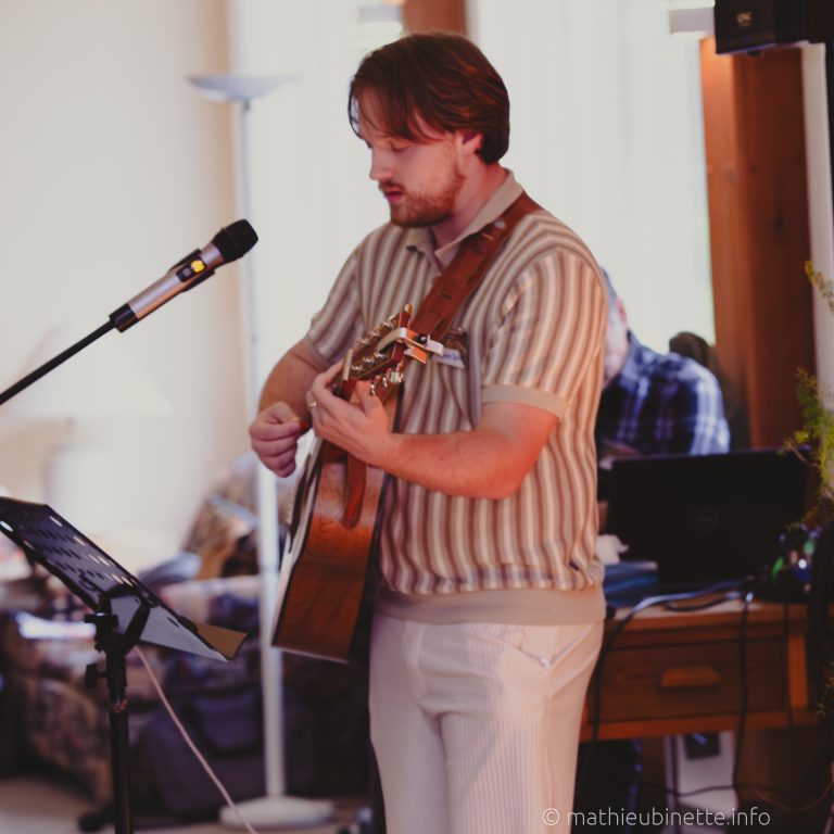 Stephan Dalton anime la louange